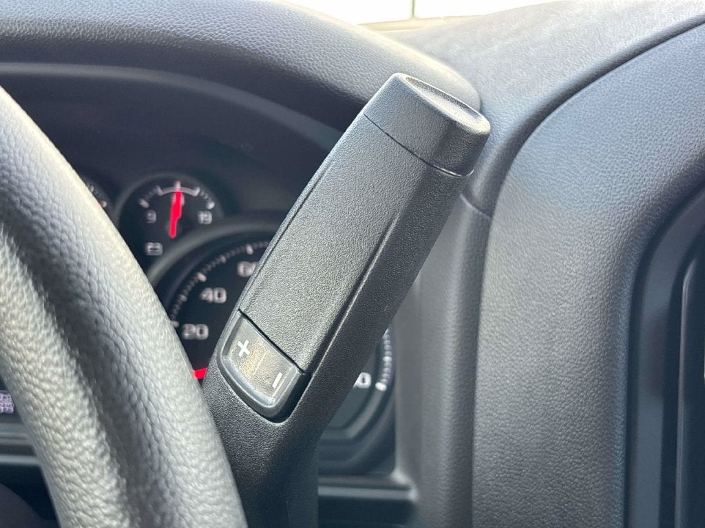 2025 GMC Sierra 3500HD Pro 146 WB