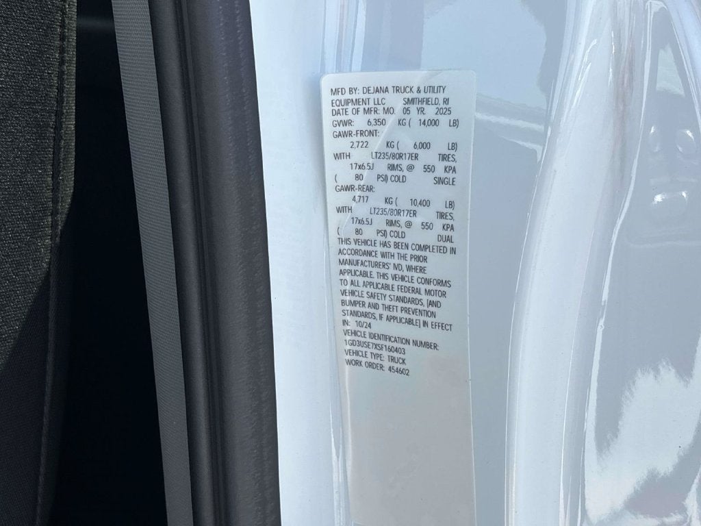 2025 GMC Sierra 3500HD Pro 146 WB