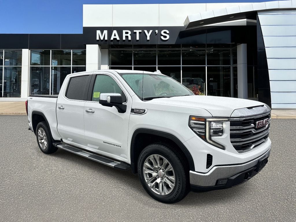 2022 GMC Sierra 4WD Crew Cab Short Box SLT's photo