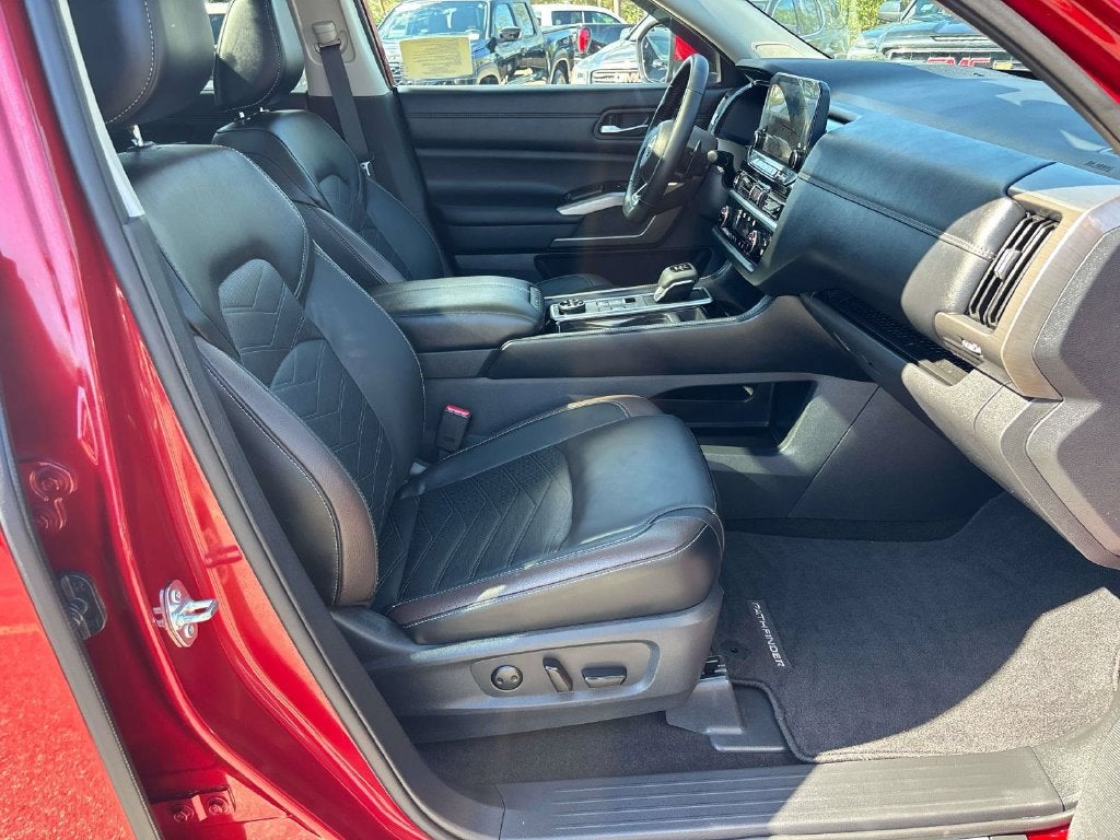 2024 Nissan Pathfinder Platinum