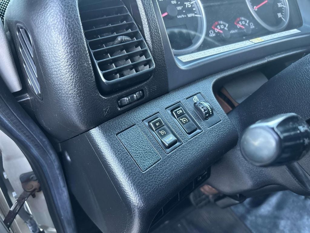 2013 Hino 268 24 FOOT BOX WITH LIFTGATE