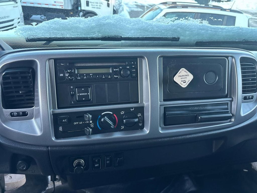 2013 Hino 268 24 FOOT BOX WITH LIFTGATE