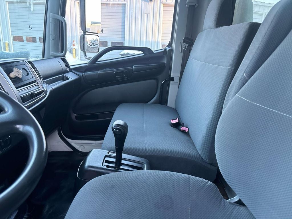 2013 Hino 268 24 FOOT BOX WITH LIFTGATE