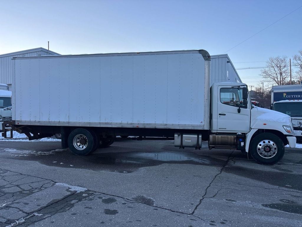 2013 Hino 268 24 FOOT BOX WITH LIFTGATE