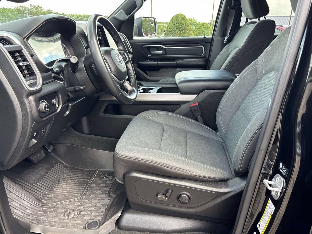 2022 RAM 1500 Big Horn Crew Cab 4x4 5'7" Box