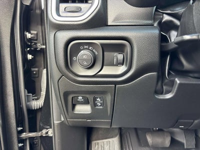 2022 RAM 1500 Big Horn Crew Cab 4x4 5'7" Box