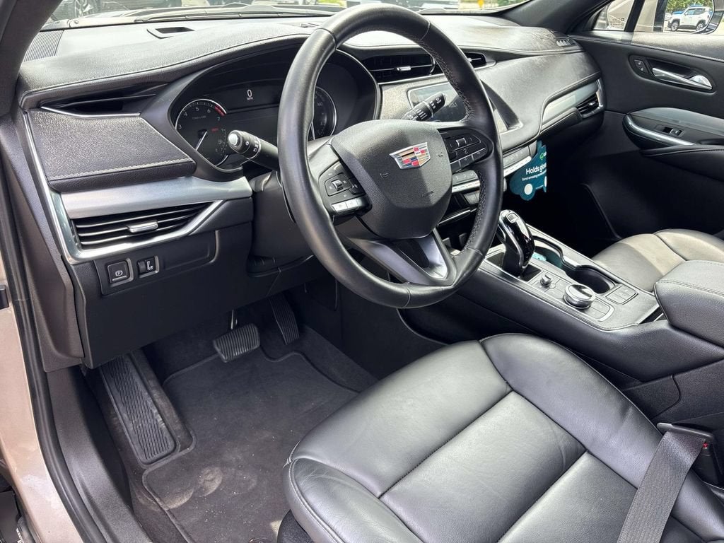 2022 Cadillac XT4 Premium Luxury