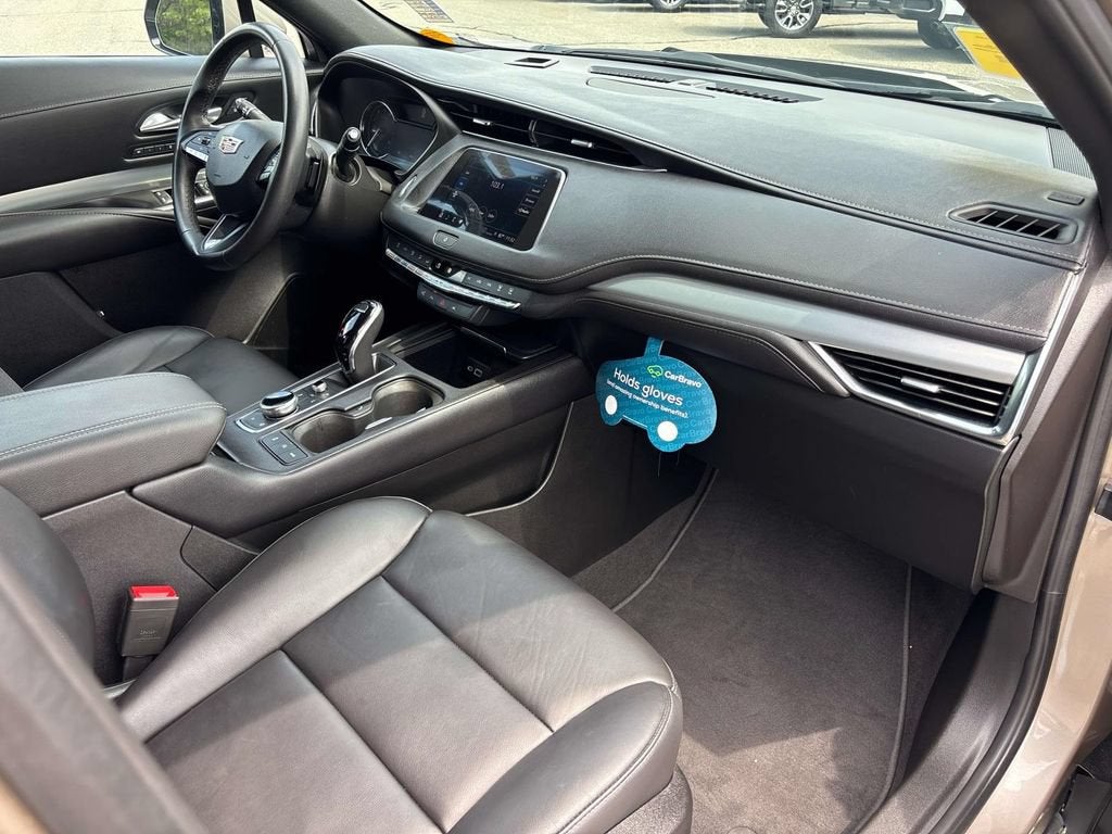 2022 Cadillac XT4 Premium Luxury