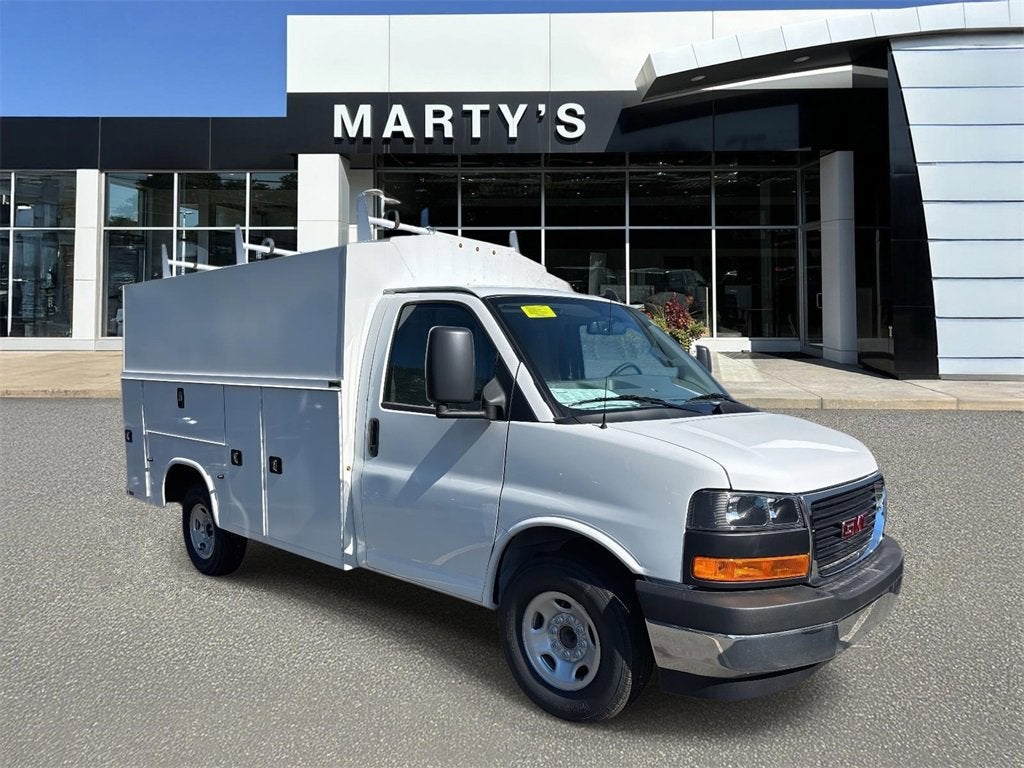 2025 GMC Savana Cutaway 3500 1WT