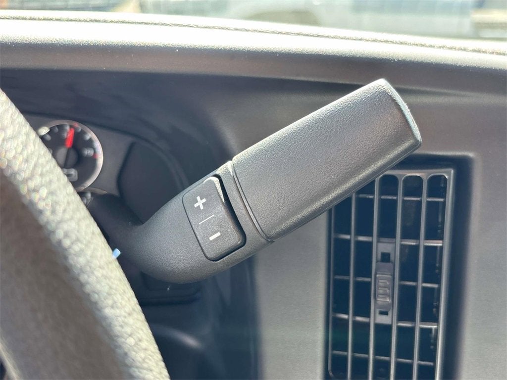 2025 GMC Savana Cutaway 3500 1WT