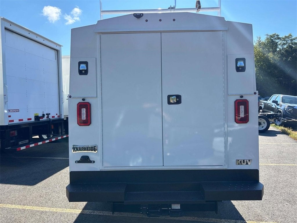 2025 GMC Savana Cutaway 3500 1WT