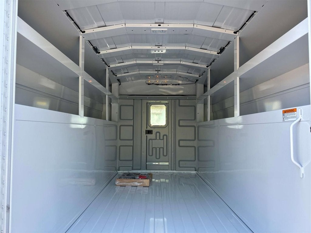 2025 GMC Savana Cutaway 3500 1WT