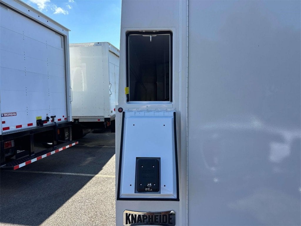 2025 GMC Savana Cutaway 3500 1WT