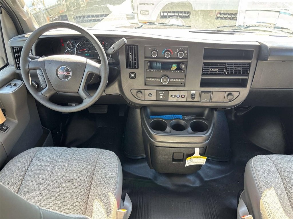 2025 GMC Savana Cutaway 3500 1WT