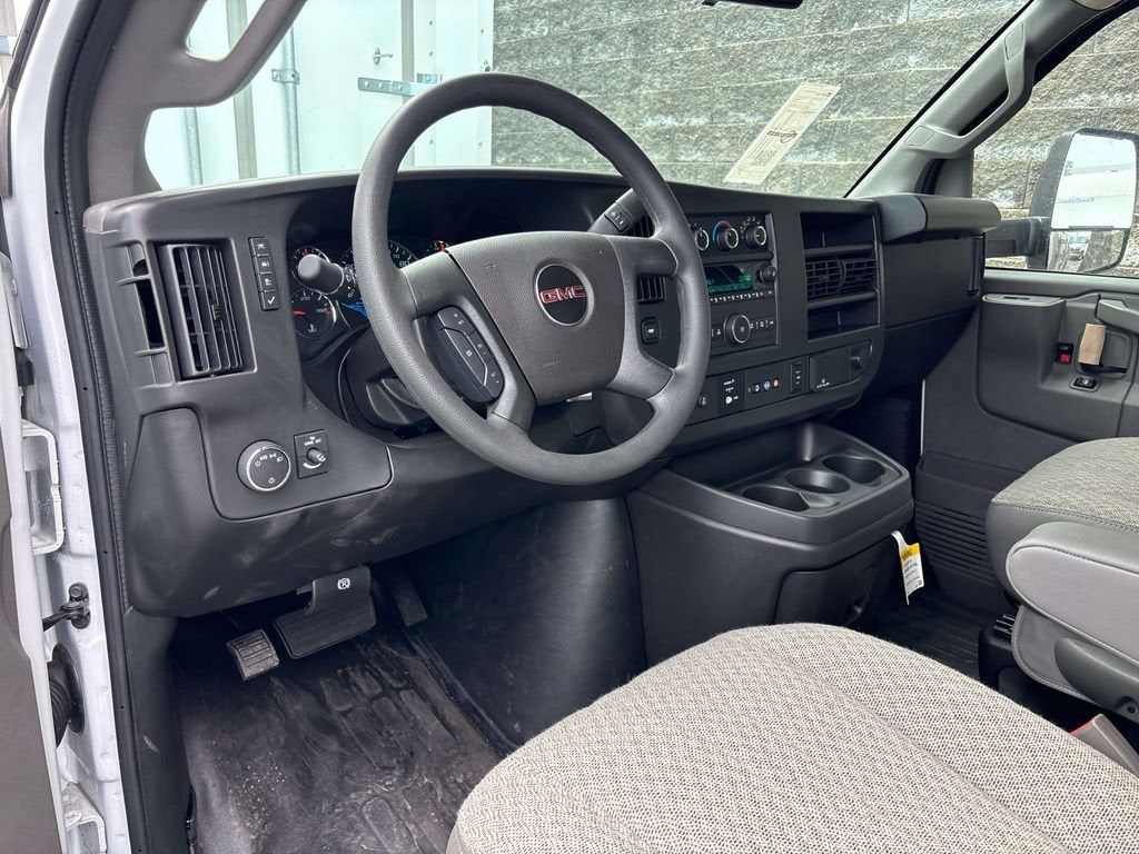 2026 GMC Savana Cutaway 3500 1WT