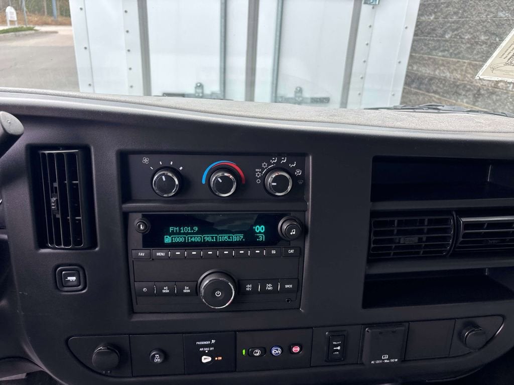 2026 GMC Savana Cutaway 3500 1WT