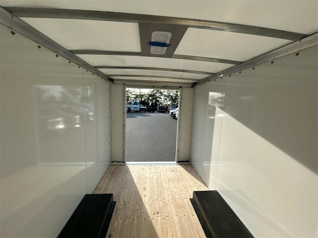 2025 GMC Savana Cutaway 3500 1WT