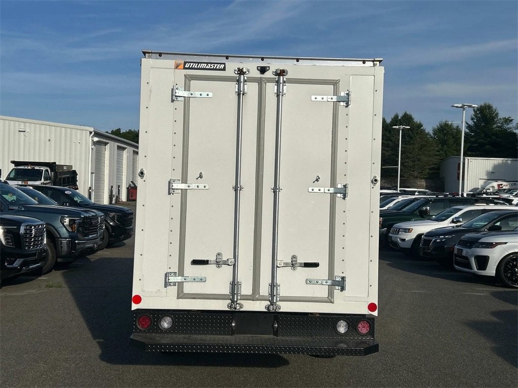 2025 GMC Savana Cutaway 3500 1WT