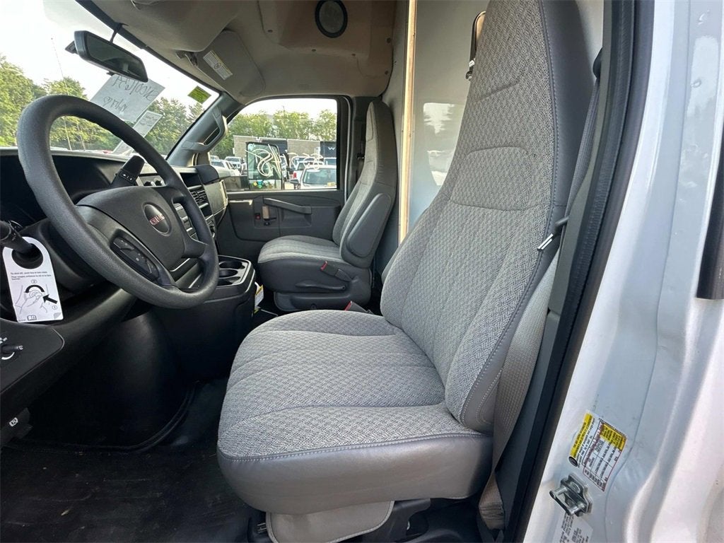 2025 GMC Savana Cutaway 3500 1WT