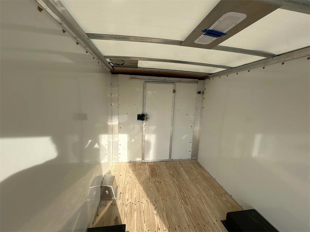 2025 GMC Savana Cutaway 3500 1WT