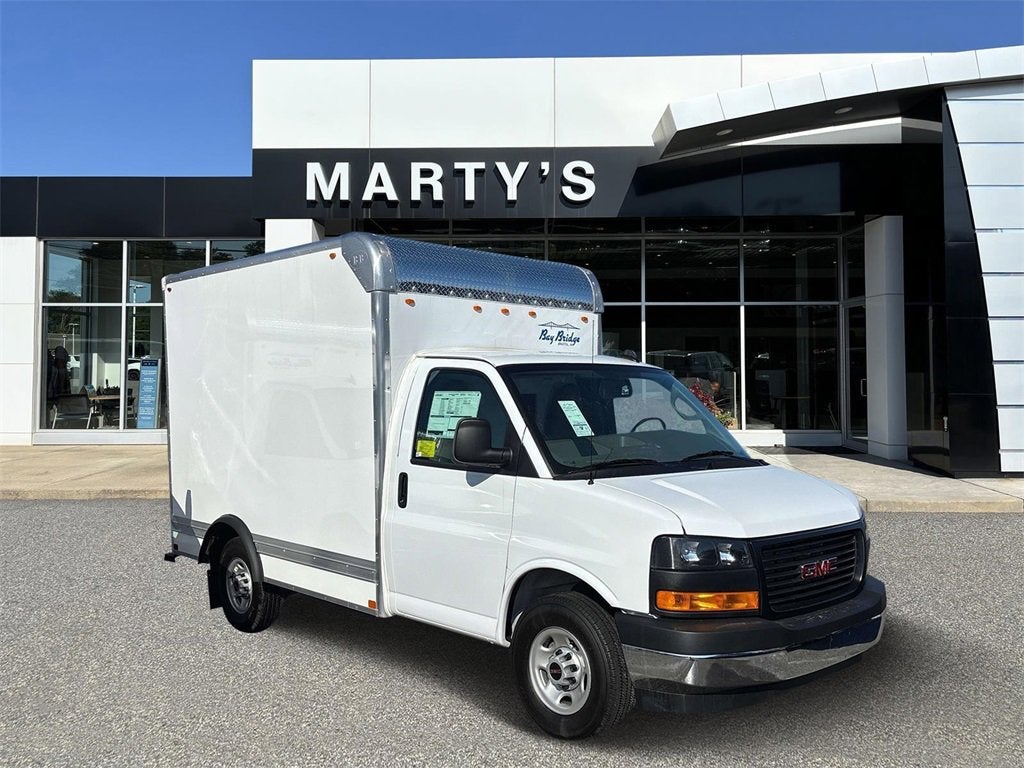 2025 GMC Savana Cutaway 3500 1WT