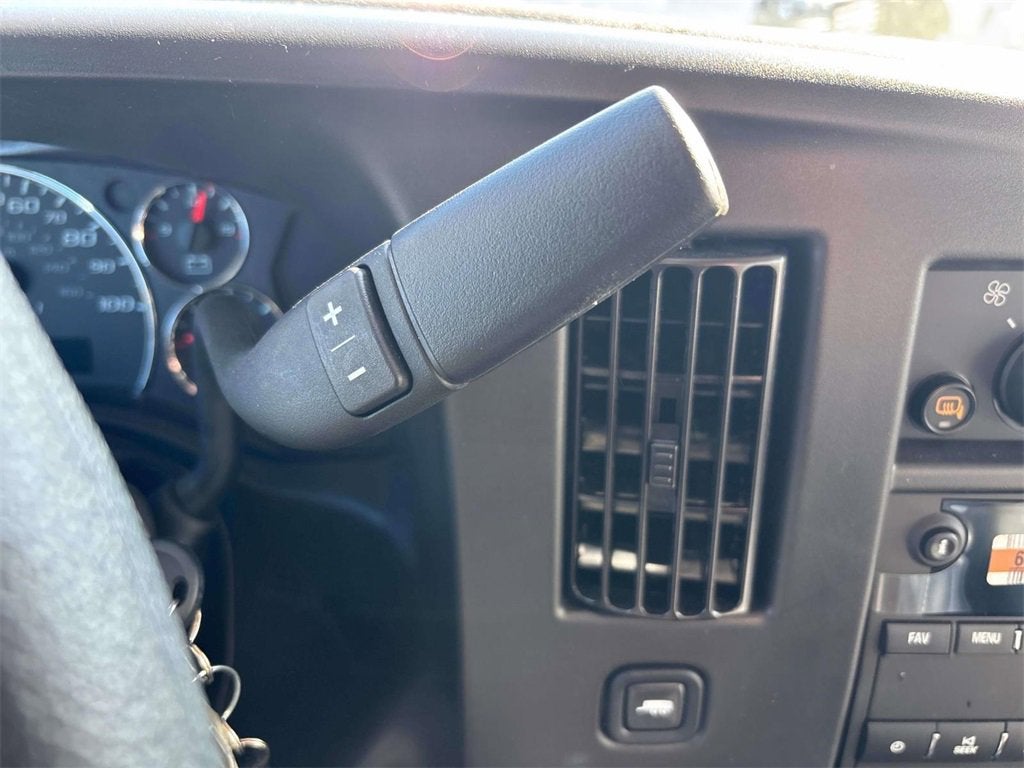 2025 GMC Savana Cutaway 3500 1WT