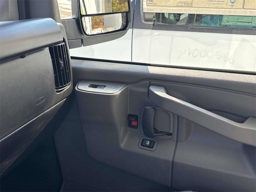 2025 GMC Savana Cutaway 3500 1WT