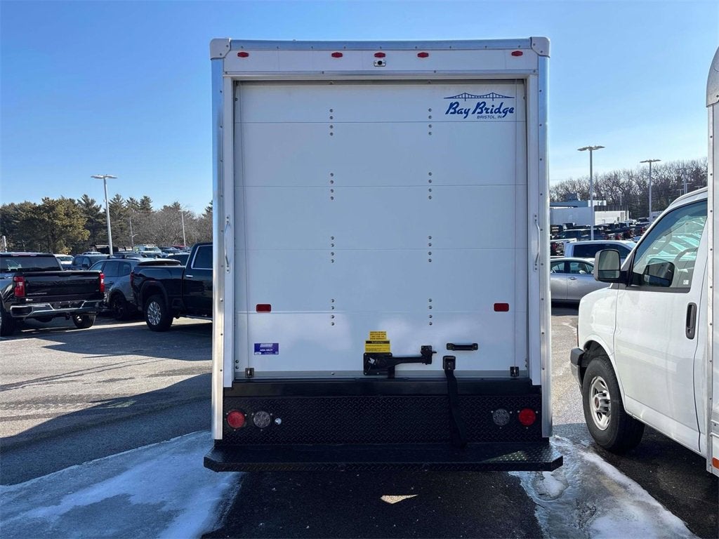 2025 GMC Savana Cutaway 3500 1WT