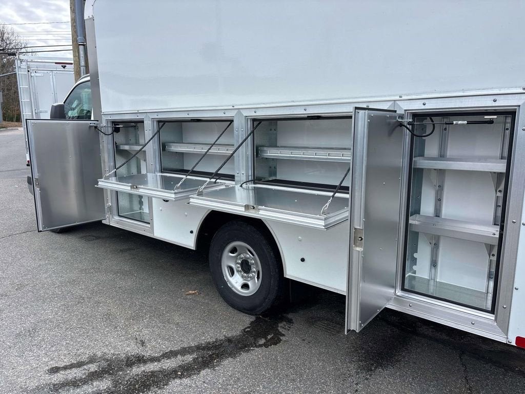 2026 GMC Savana Cutaway 3500 1WT