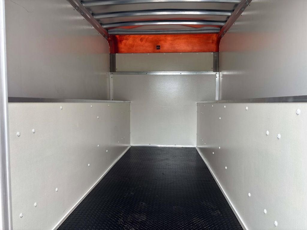 2026 GMC Savana Cutaway 3500 1WT