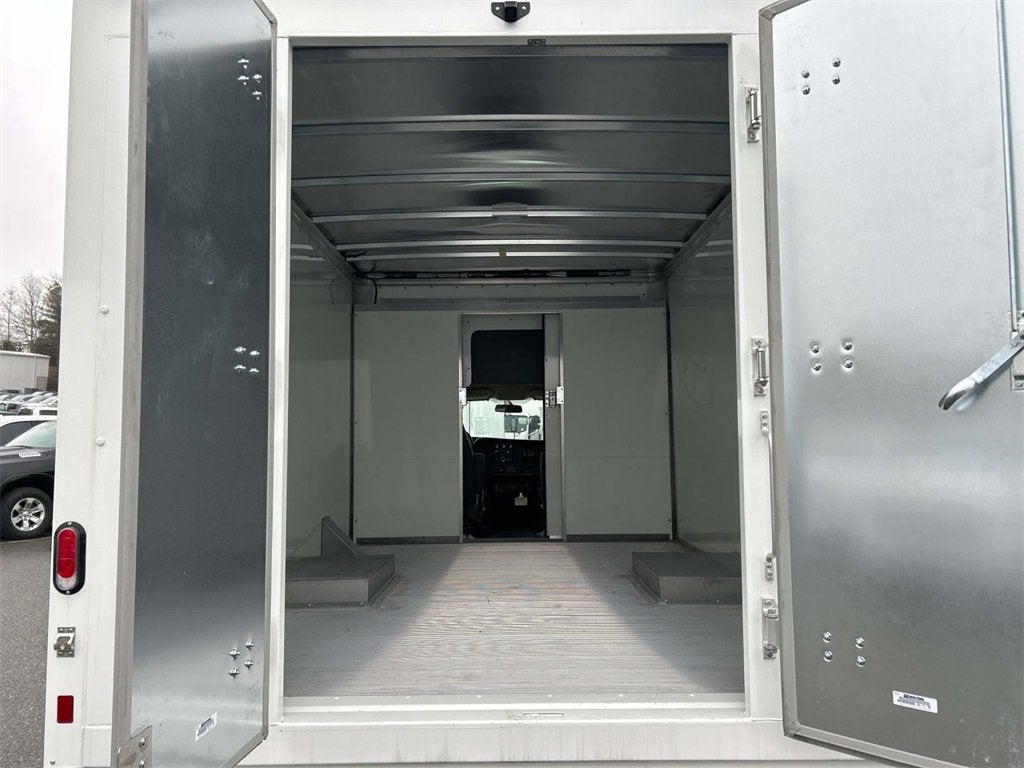 2024 GMC Savana Cutaway 3500 1WT