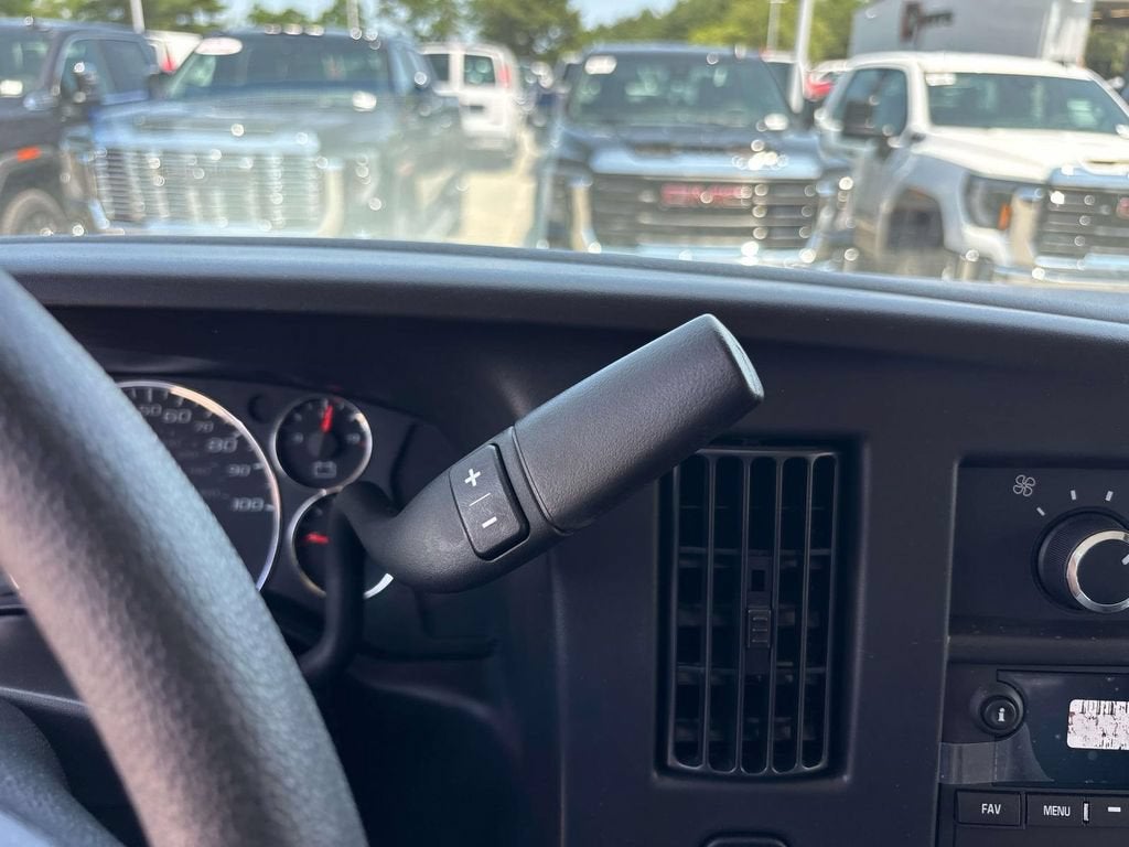 2026 GMC Savana Cutaway 3500 1WT