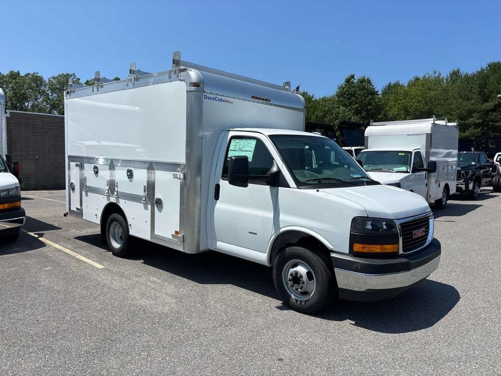 2026 GMC Savana Cutaway 3500 1WT