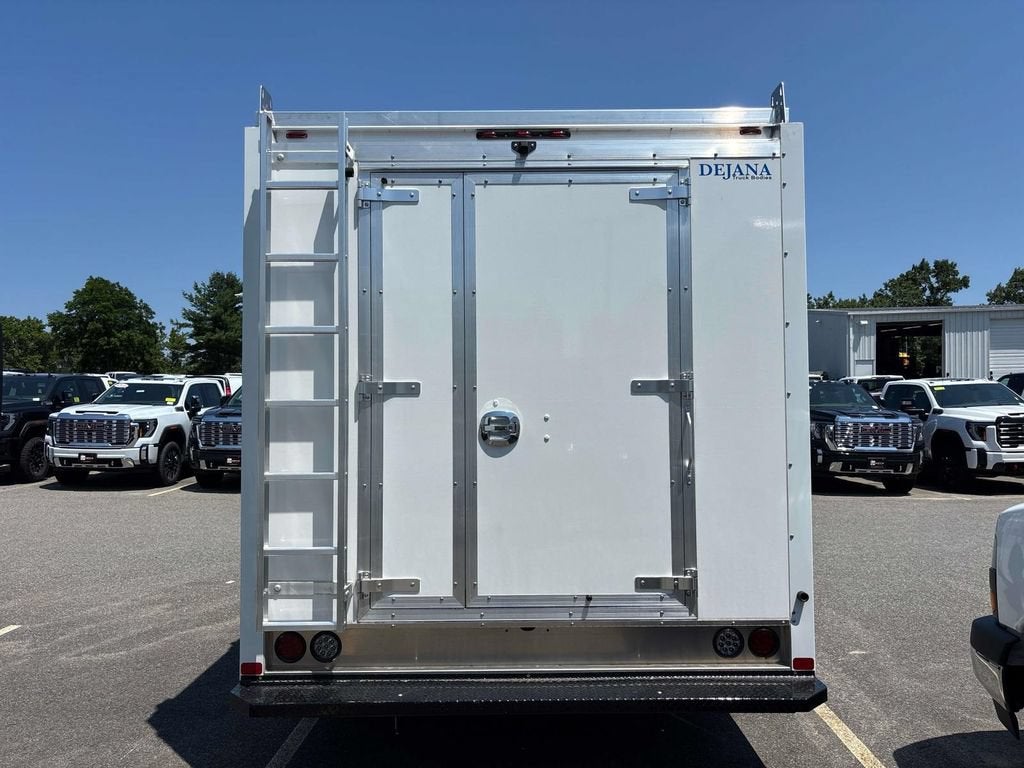 2026 GMC Savana Cutaway 3500 1WT