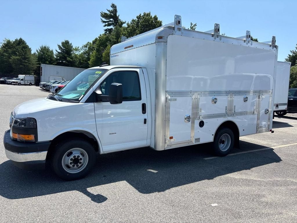 2026 GMC Savana Cutaway 3500 1WT