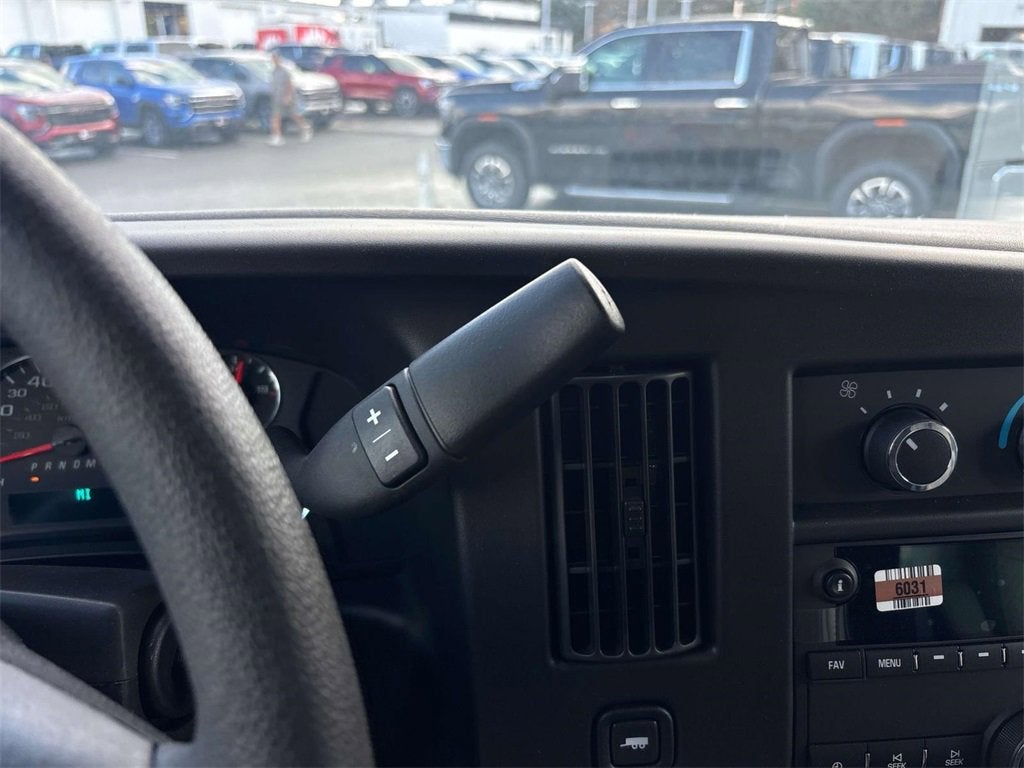 2024 GMC Savana Cutaway 3500 1WT