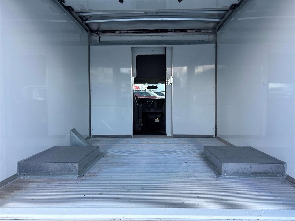 2024 GMC Savana Cutaway 3500 1WT