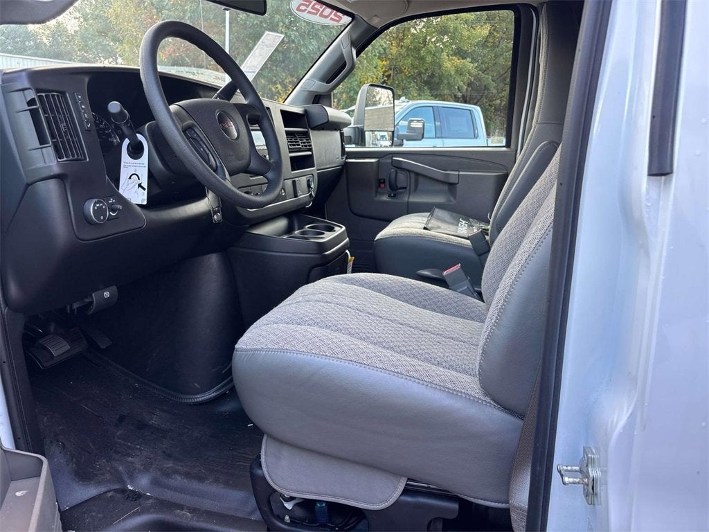 2024 GMC Savana Cutaway 3500 1WT