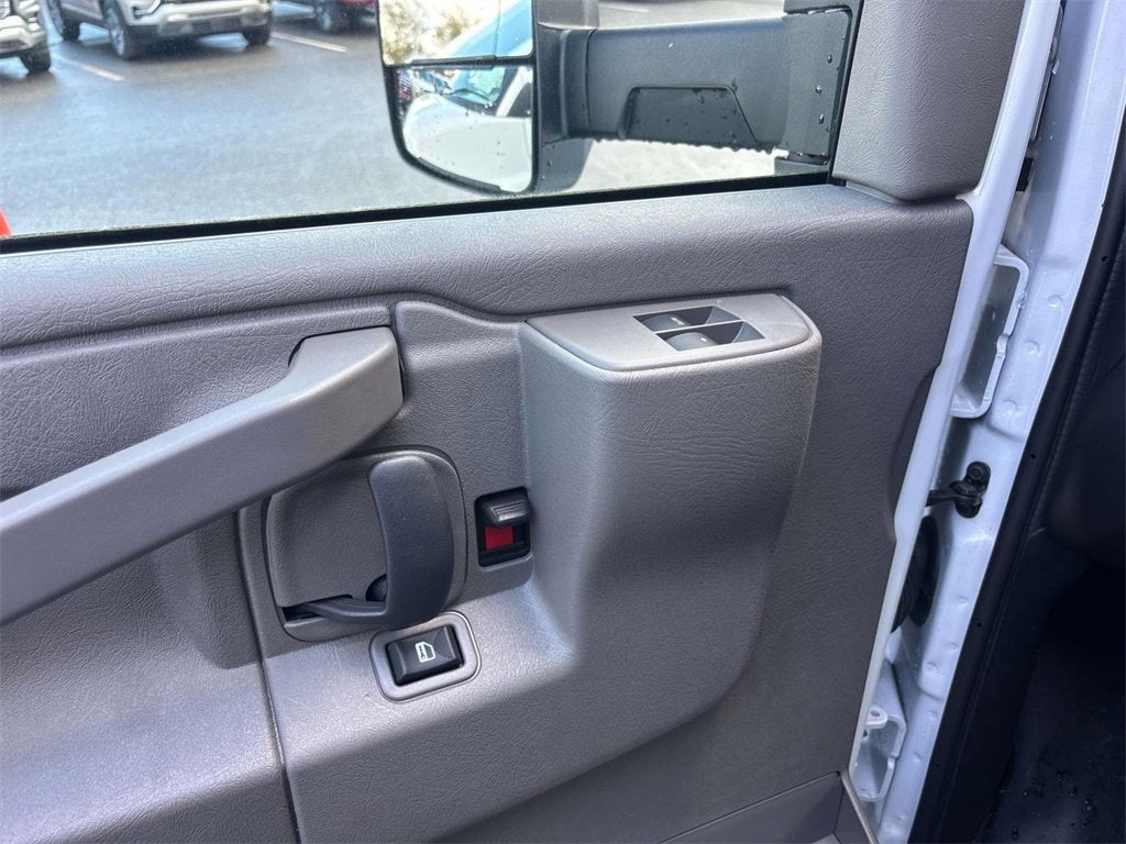 2024 GMC Savana Cutaway 3500 1WT